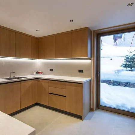 Apartment 5bdr Stylish Overlooking Courchevel's Pistes- If You Want To Book, Please Contact On Wh-ats-app - 0034-605-434-371 !!!! Courchevel