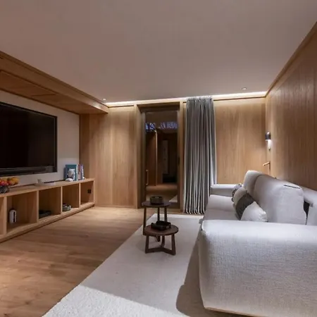 Apartment 5bdr Stylish Overlooking Courchevel's Pistes- If You Want To Book, Please Contact On Wh-ats-app - 0034-605-434-371 !!!!