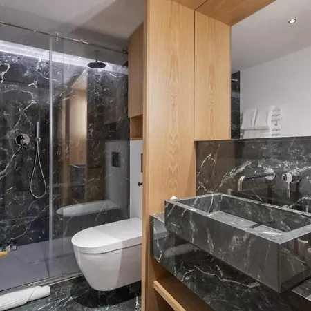 Apartment 5bdr Stylish Overlooking Courchevel's Pistes- If You Want To Book, Please Contact On Wh-ats-app - 0034-605-434-371 !!!! Courchevel