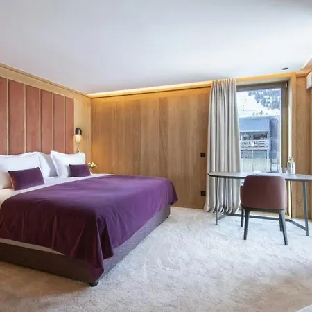 5bdr Stylish Overlooking Courchevel's Pistes- If You Want To Book, Please Contact On Wh-ats-app - 0034-605-434-371 !!!! Apartment