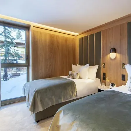 Apartment 5bdr Stylish Overlooking Courchevel's Pistes- If You Want To Book, Please Contact On Wh-ats-app - 0034-605-434-371 !!!! Courchevel