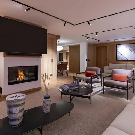 Apartment 5bdr Stylish Overlooking Courchevel's Pistes- If You Want To Book, Please Contact On Wh-ats-app - 0034-605-434-371 !!!! Courchevel