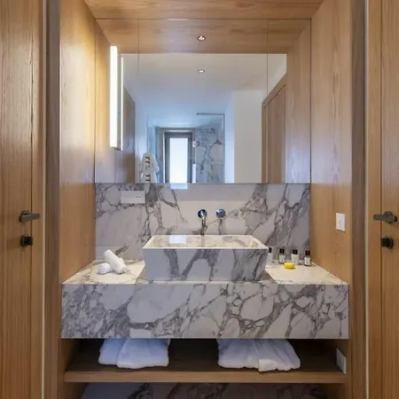 5bdr Stylish Overlooking Courchevel's Pistes- If You Want To Book, Please Contact On Wh-ats-app - 0034-605-434-371 !!!! *