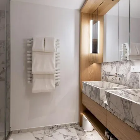 5bdr Stylish Overlooking Courchevel's Pistes- If You Want To Book, Please Contact On Wh-ats-app - 0034-605-434-371 !!!! Apartment Courchevel
